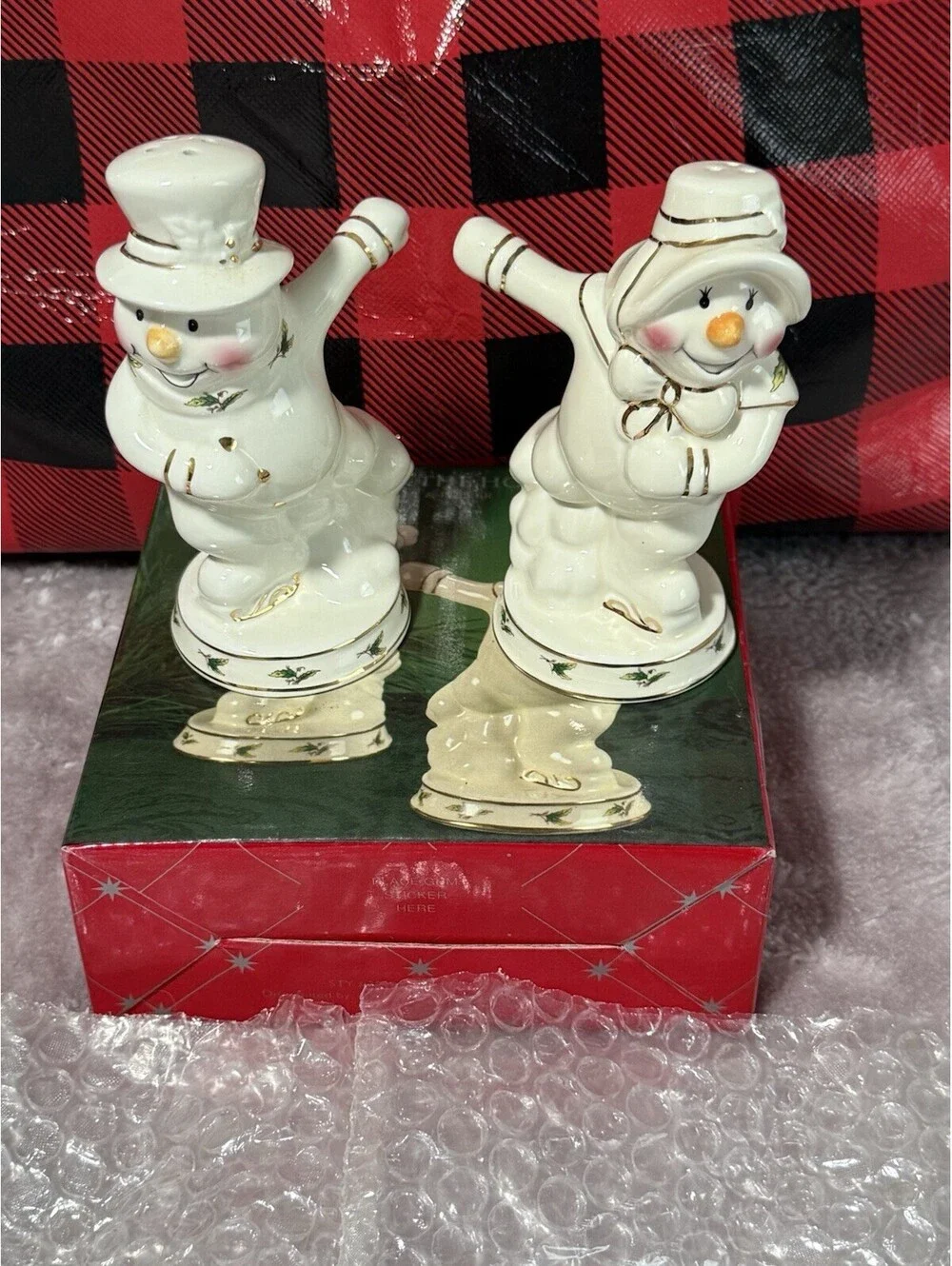 🎅🏻 Christmas Happy Holidays Salt And Paper Shaker Ice Skating Snowman Couple